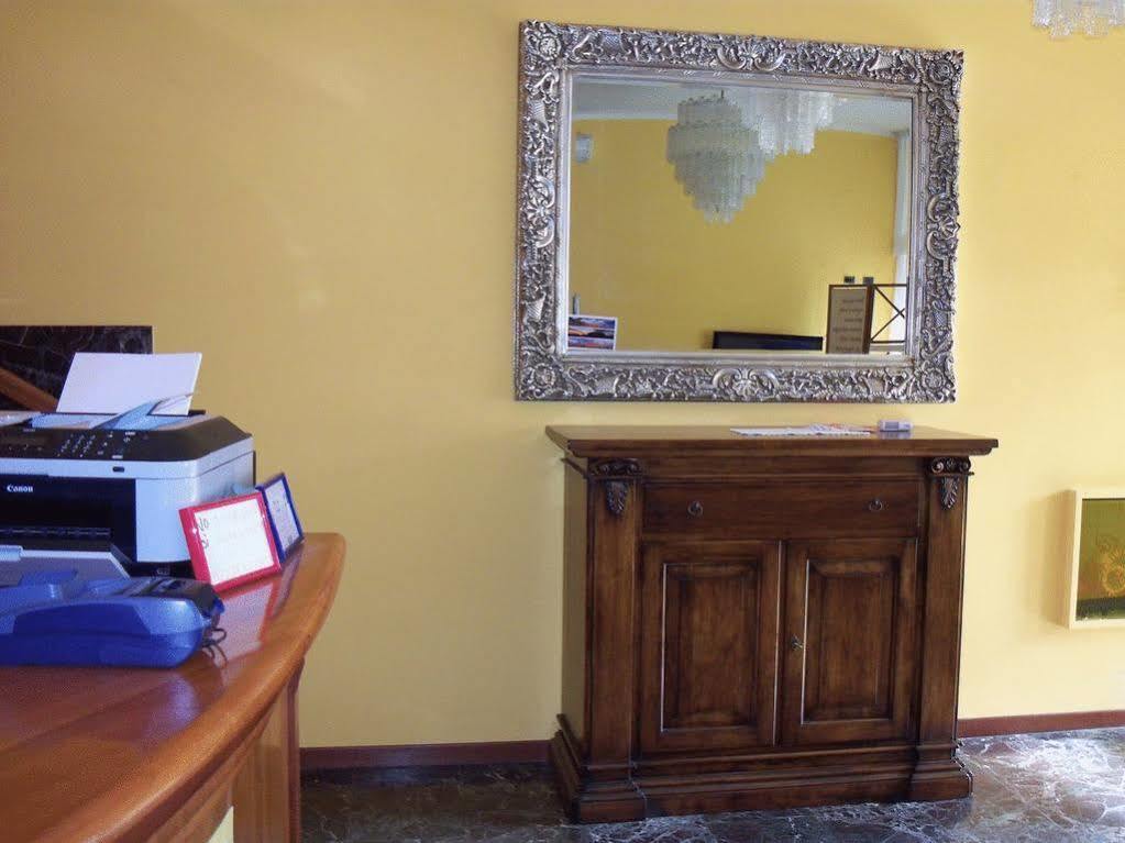 Hotel Select SantʼIlario dʼEnza Dış mekan fotoğraf