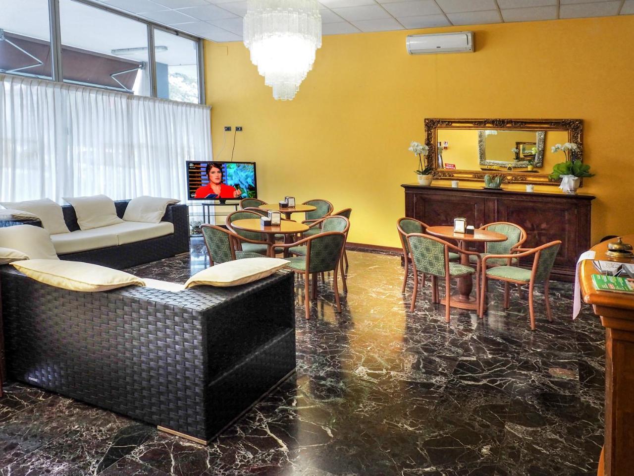 Hotel Select SantʼIlario dʼEnza Dış mekan fotoğraf